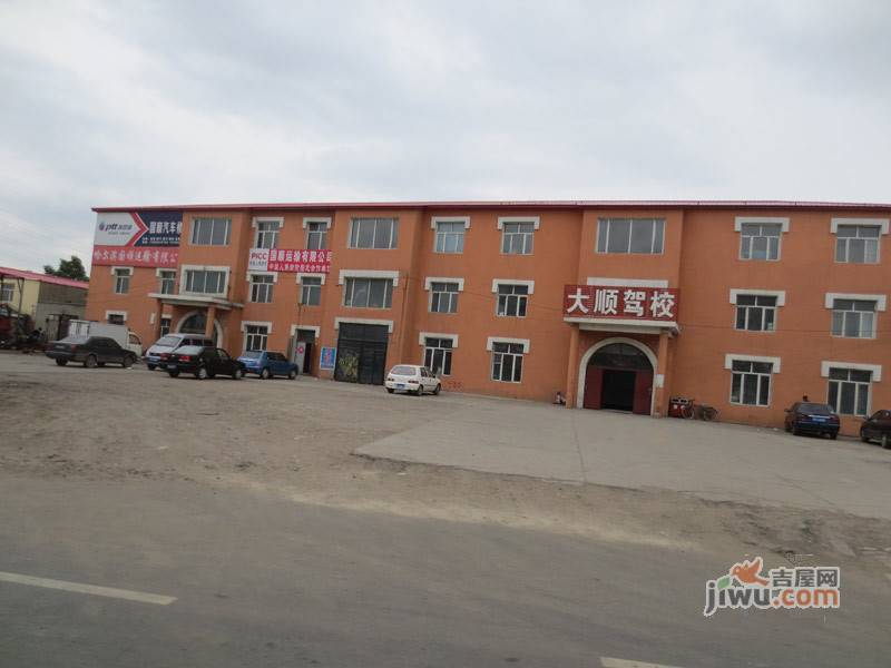 新手学车必备：选择报名驾校的常见问题解析